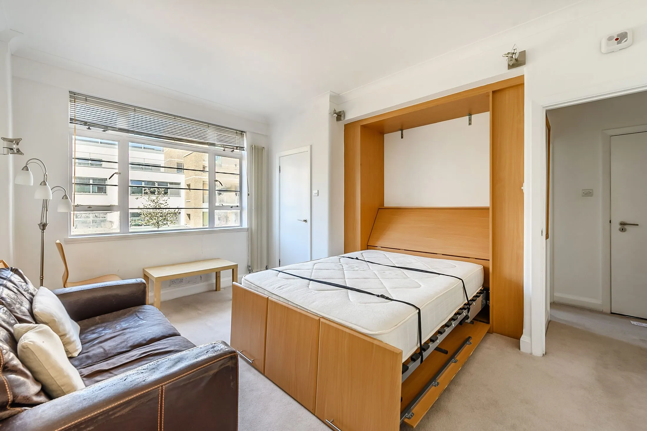 Flat Sloane Avenue in Greater London