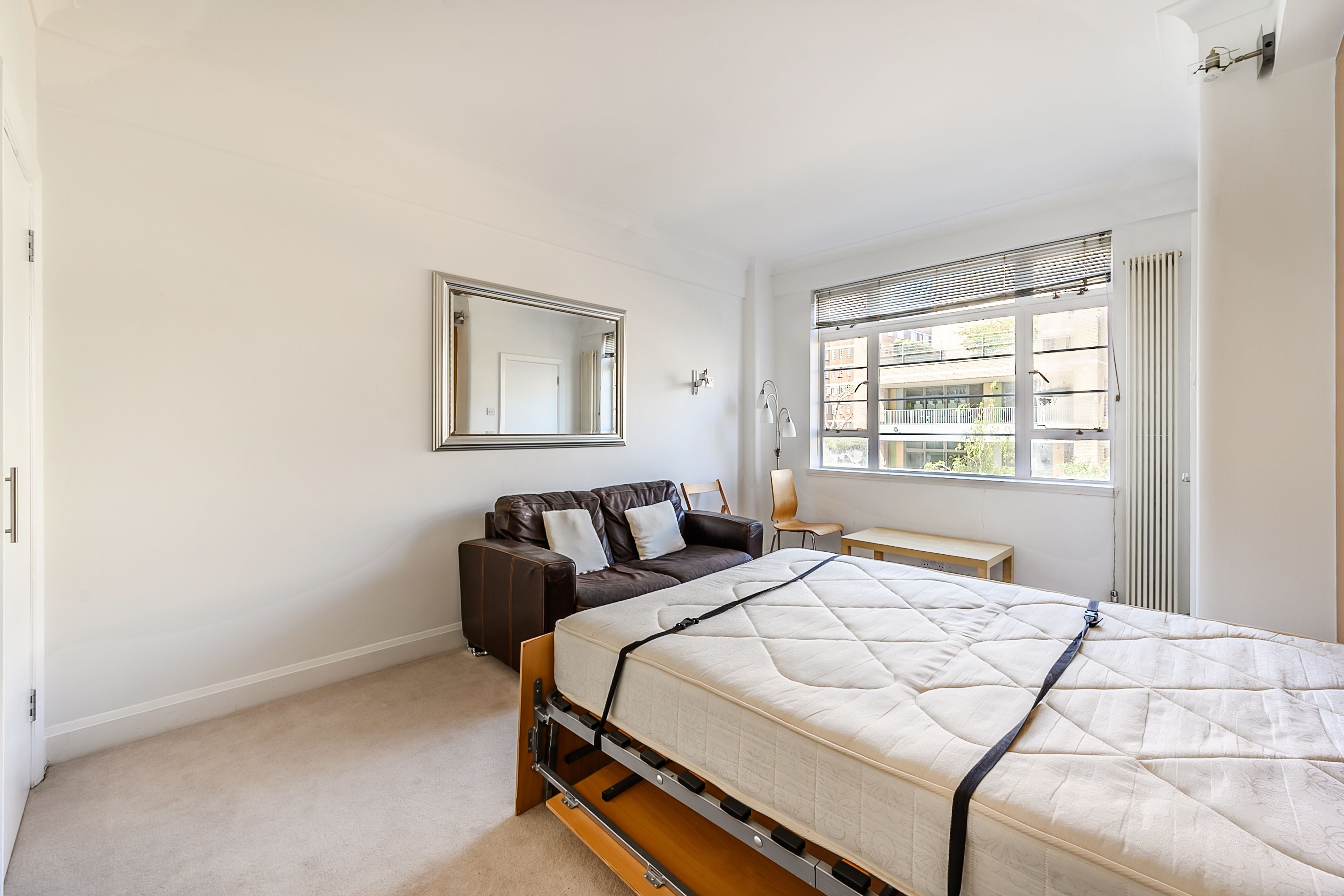 Flat Sloane Avenue in Greater London