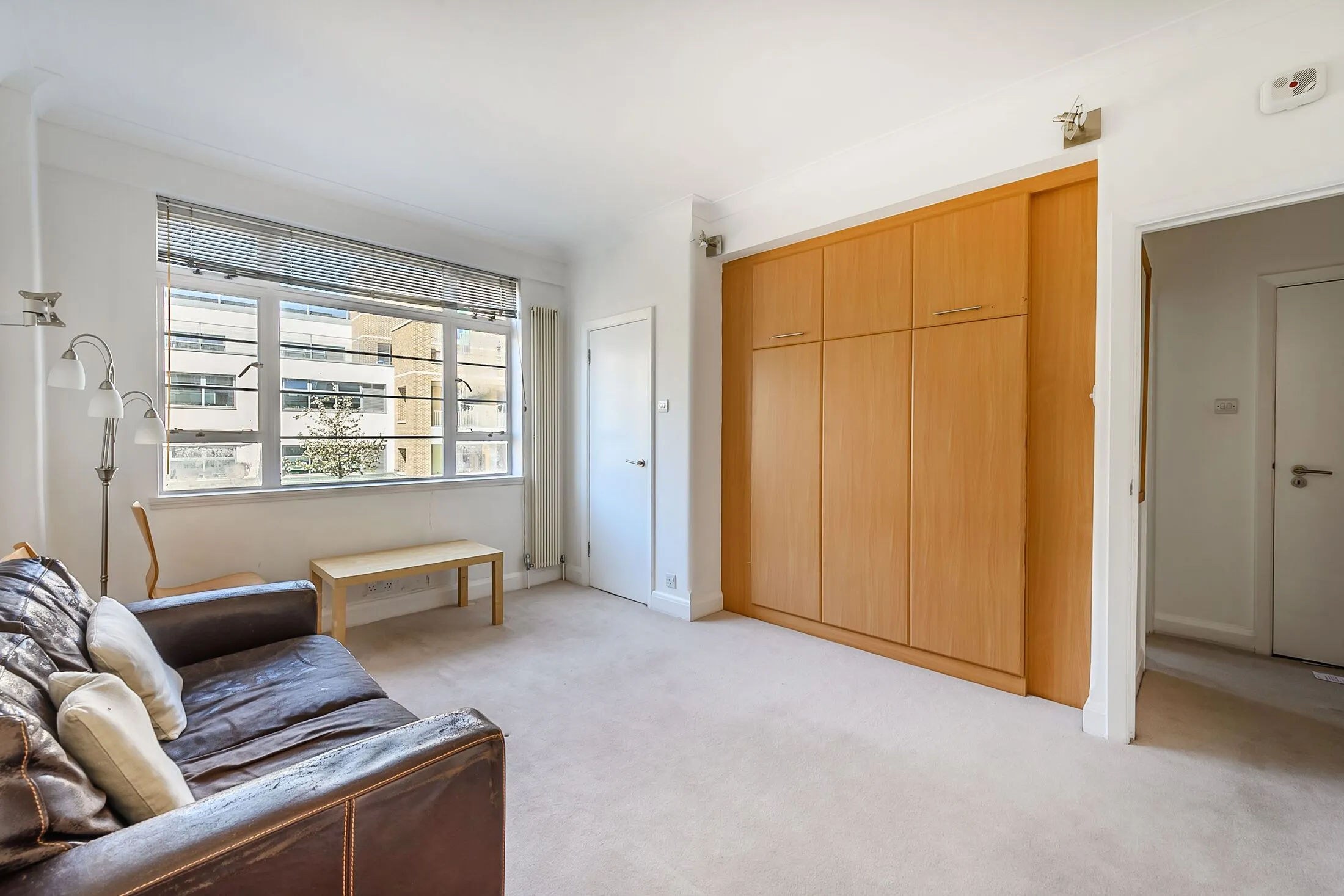 Flat Sloane Avenue in Greater London