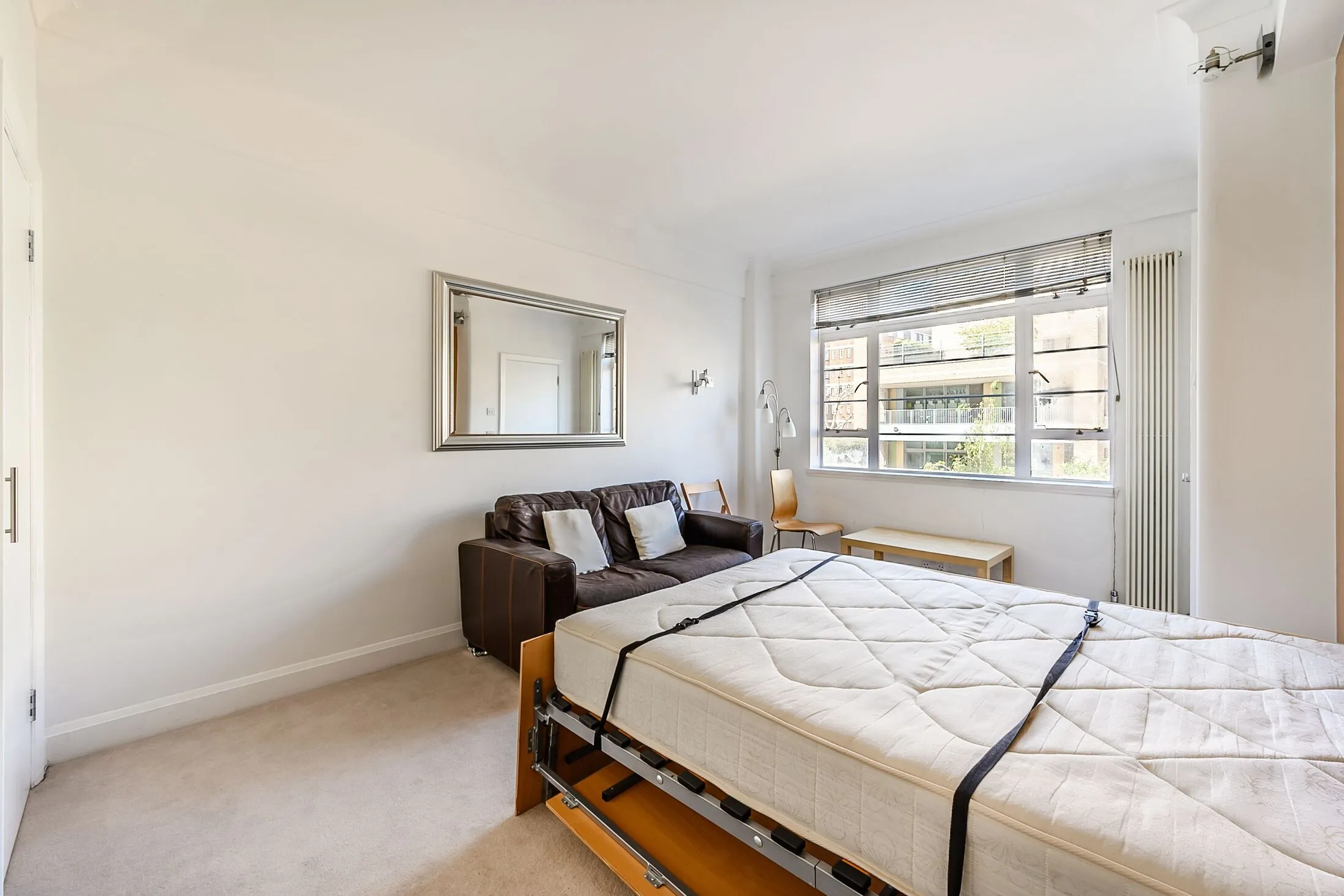 Flat Sloane Avenue in Greater London