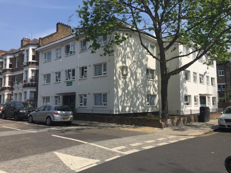 Flat College Place in Greater London