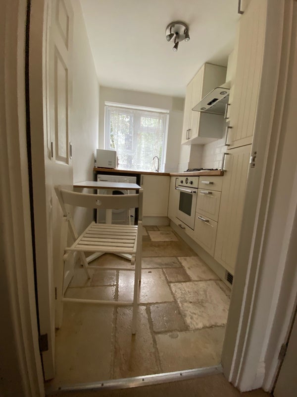 Flat College Place in Greater London