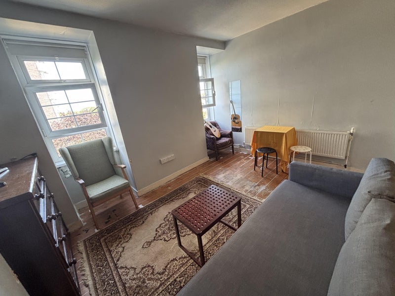 Room Powell Road in Greater London