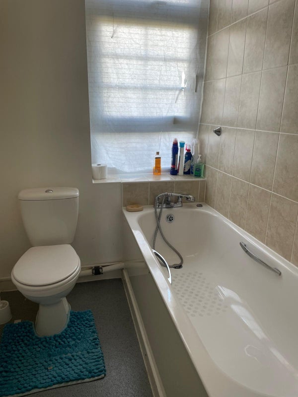 Room Powell Road in Greater London