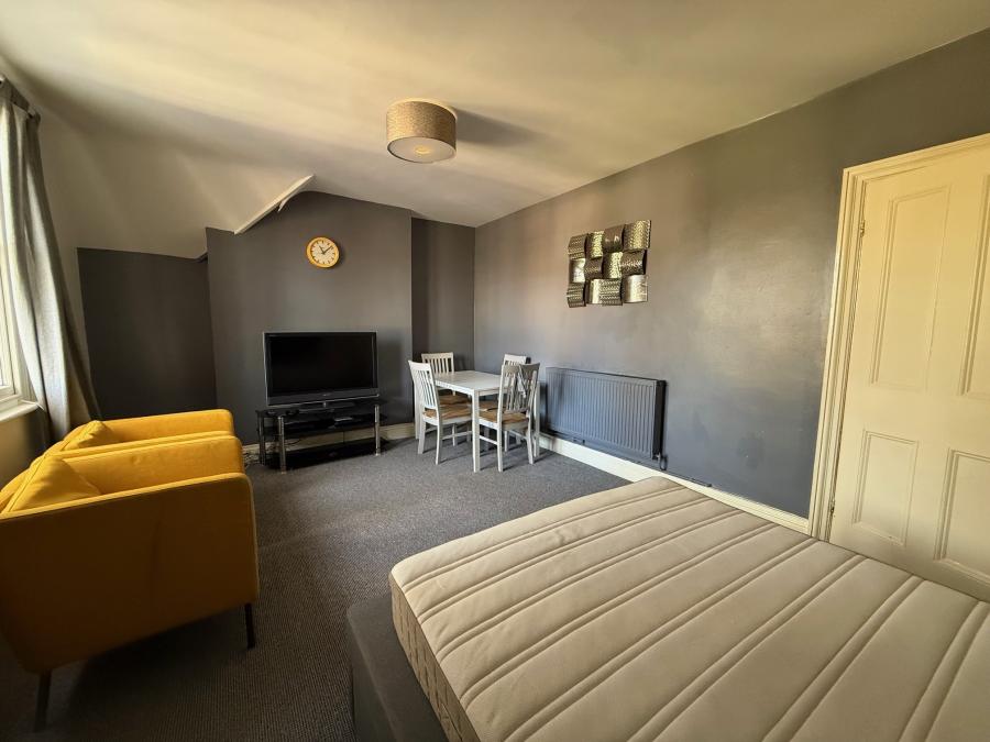 Flat Tavistock Drive in Nottingham