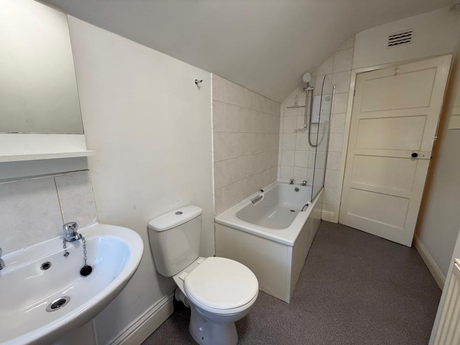 Flat Tavistock Drive in Nottingham