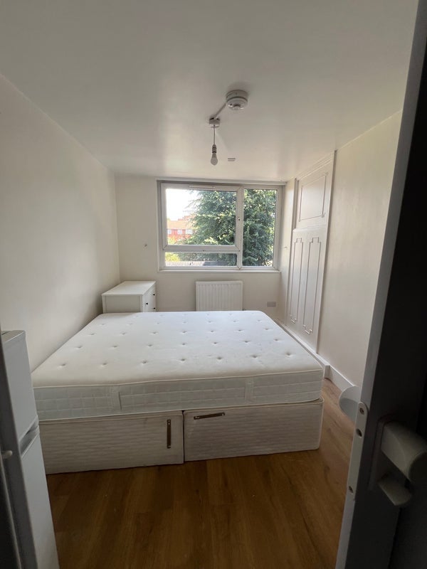 Room Kennington Park Gardens in Greater London