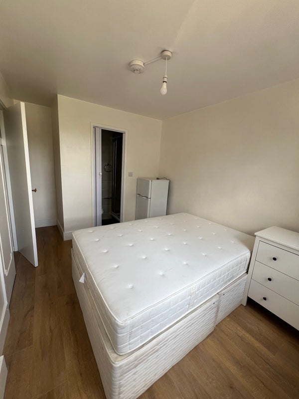 Room Kennington Park Gardens in Greater London