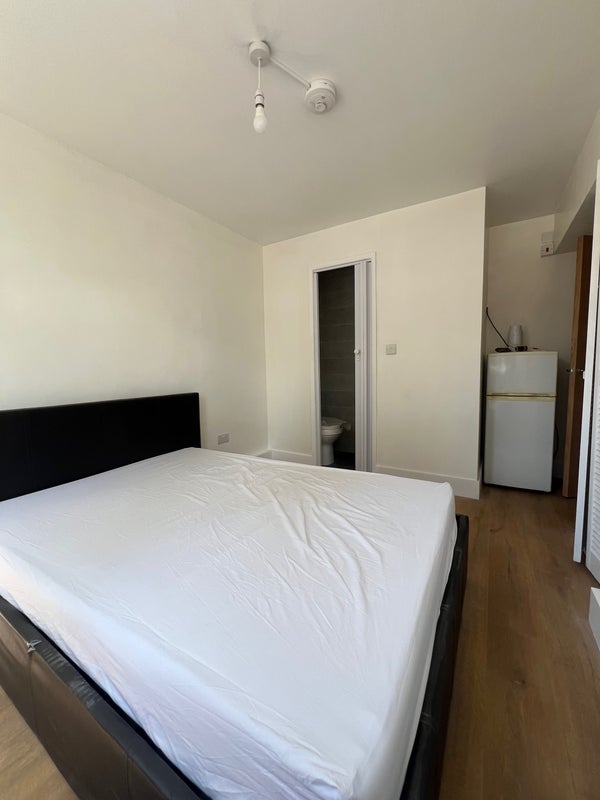 Room Kennington Park Gardens in Greater London