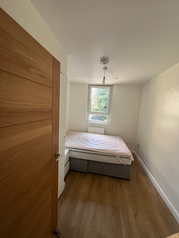 Room Kennington Park Gardens in Greater London