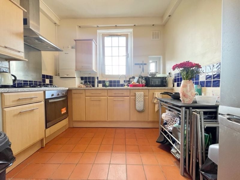 Flat Long Lane in Greater London