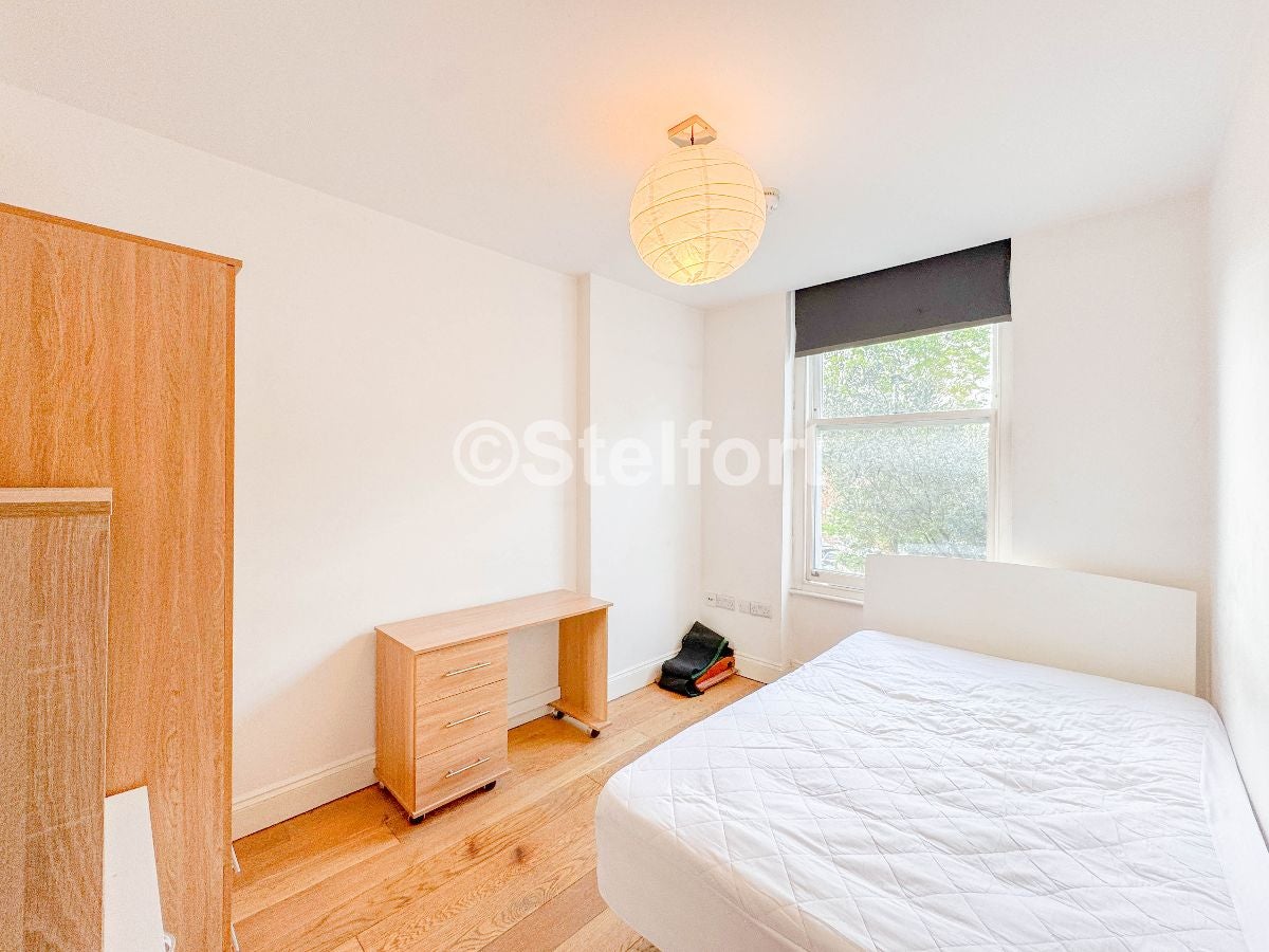 Room Brecknock Road in Greater London