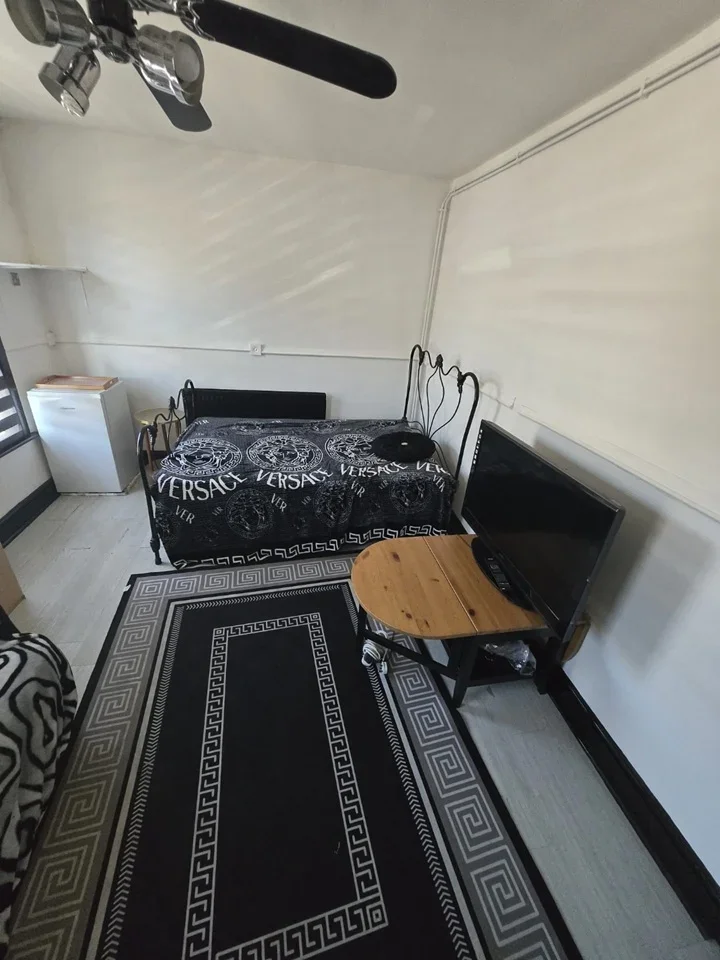 Room Kenworthy Road in Greater London
