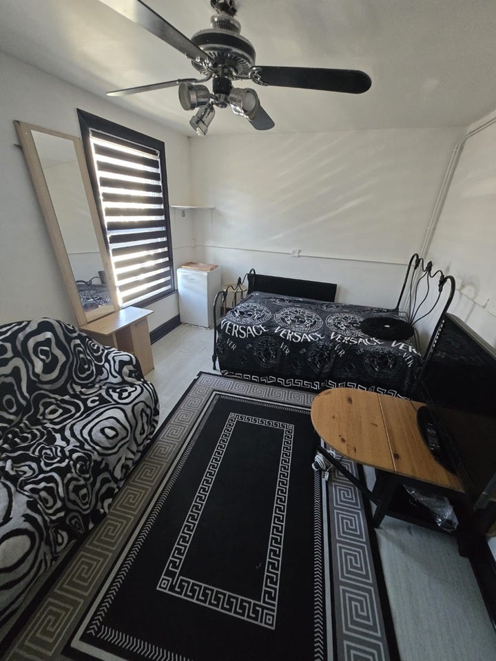 Room Kenworthy Road in Greater London