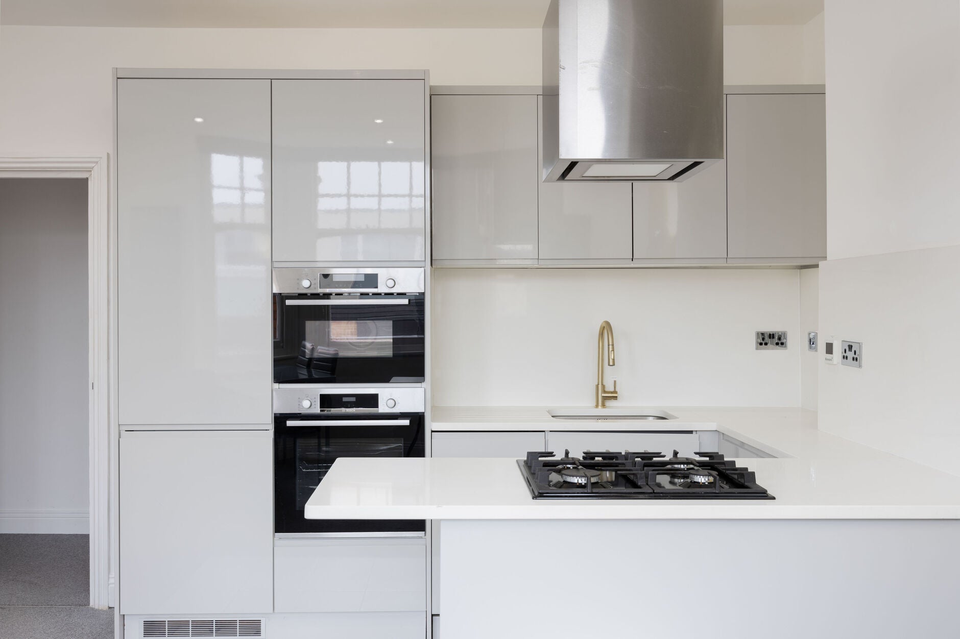 Flat Askew Road in Greater London