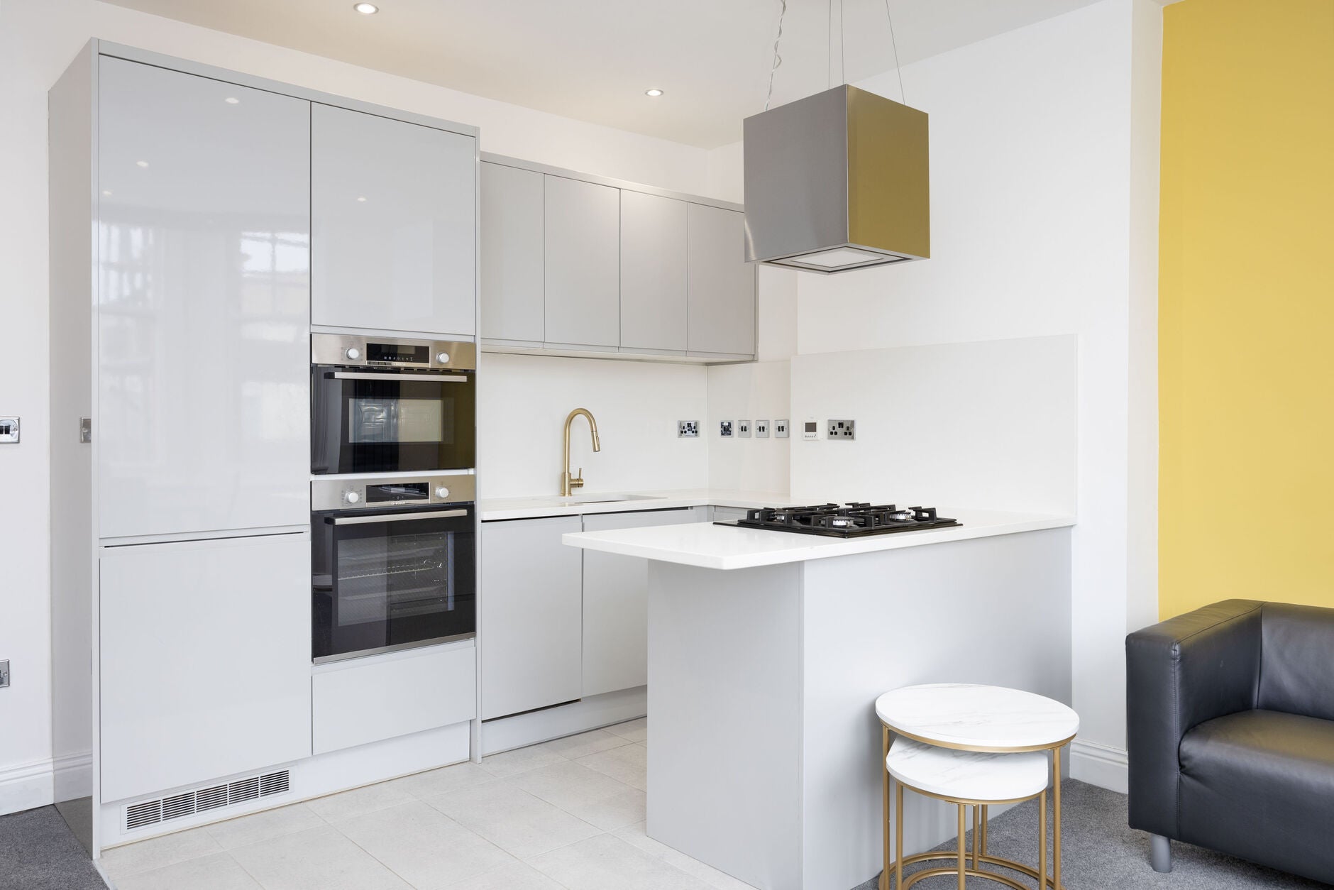 Flat Askew Road in Greater London