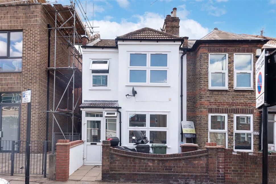 Flat Fulbourne Road in Greater London
