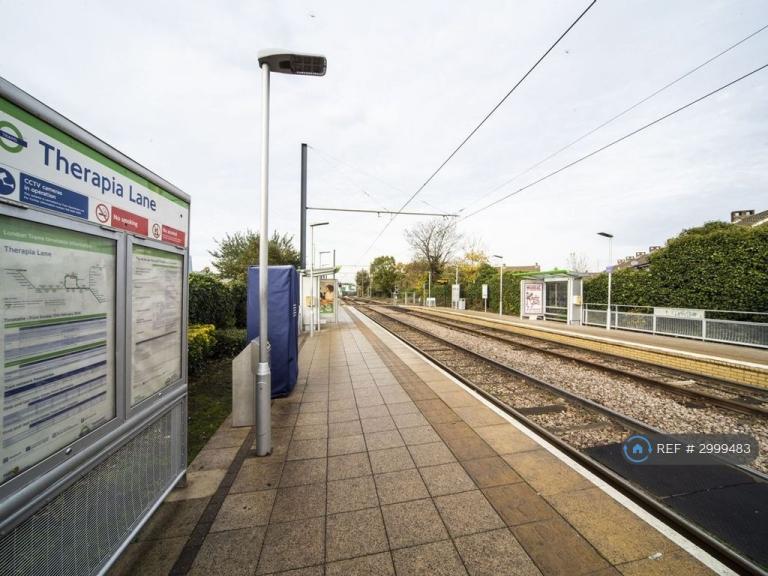 Flat Franklin Way in Greater London