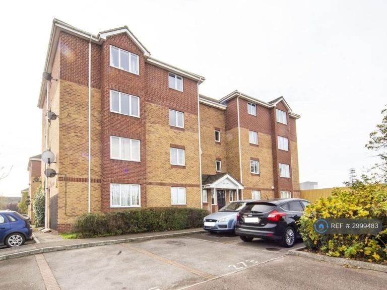 Flat Franklin Way in Greater London
