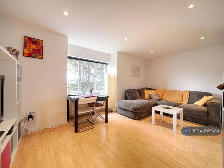 Flat Franklin Way in Greater London