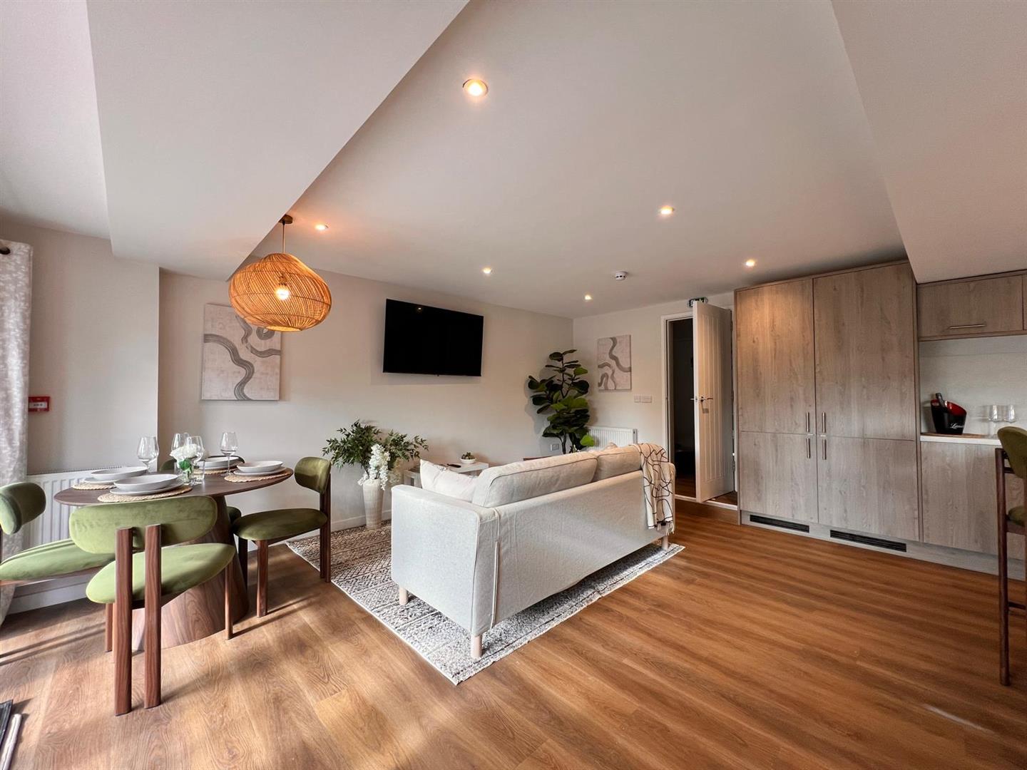 Room Summerhill Road in Bristol