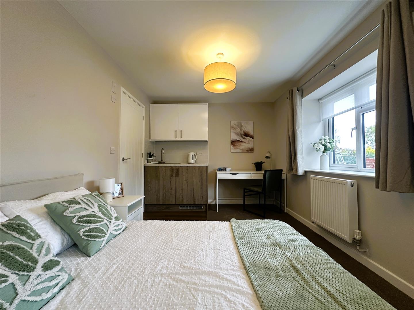 Room Summerhill Road in Bristol
