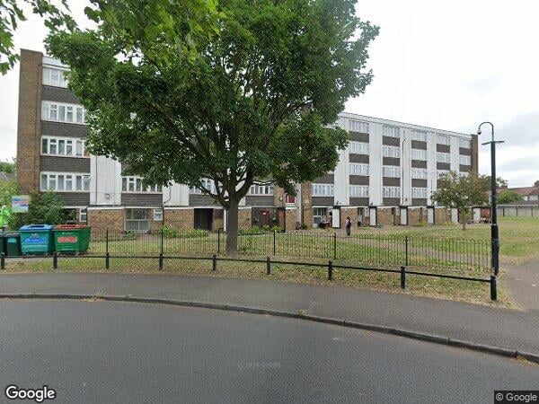 Flat Convent Way in Greater London