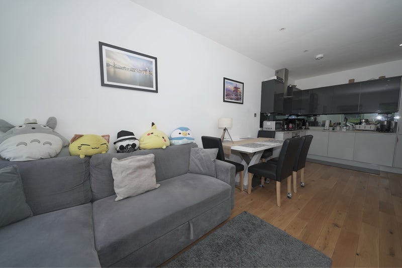 Room High Street in Greater London