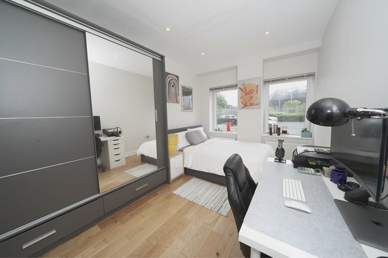 Room High Street in Greater London