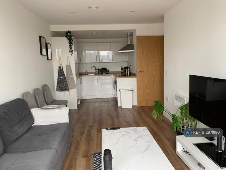Flat Trafford Road in Salford