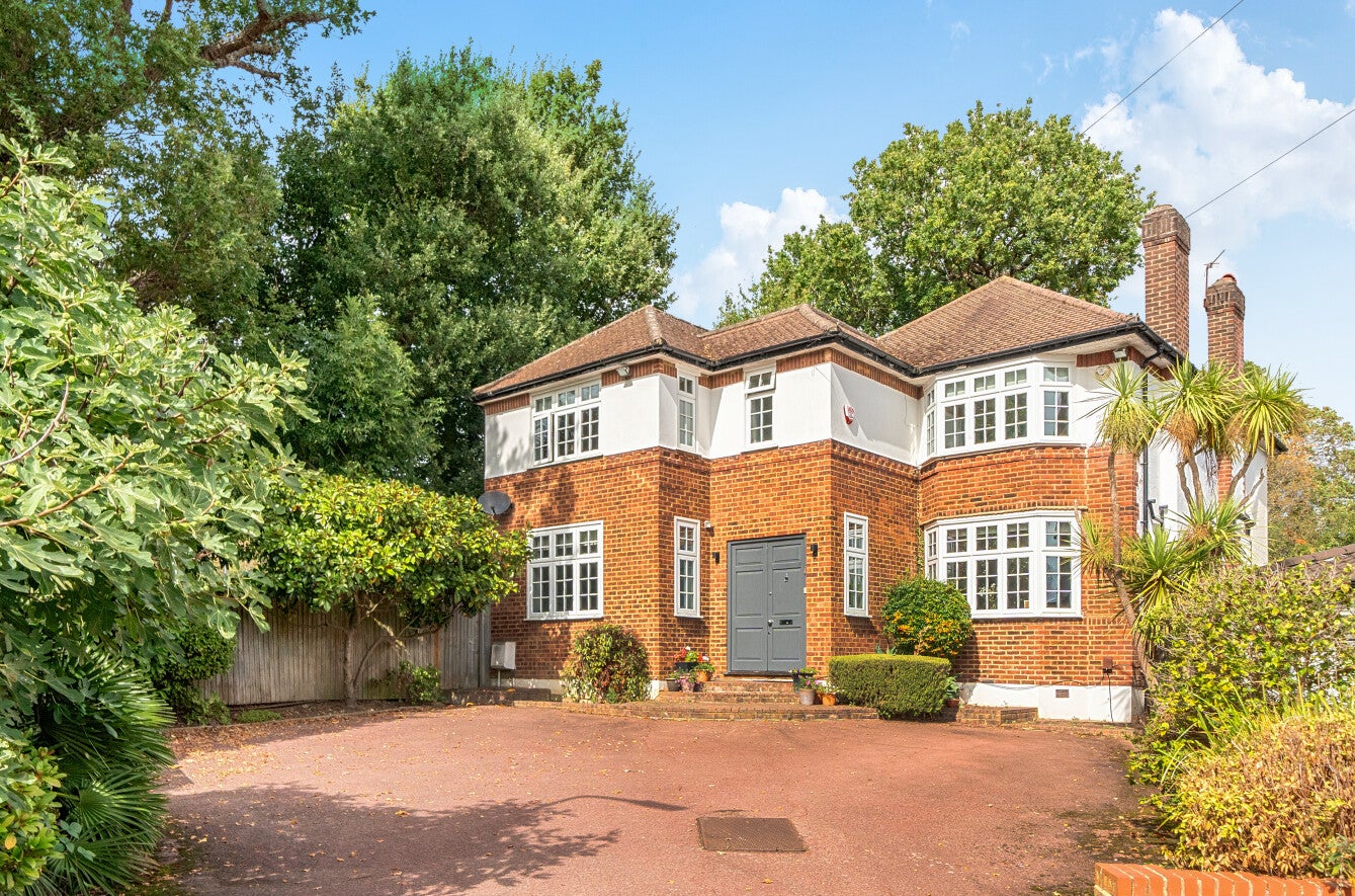 House Greenway Close in Greater London