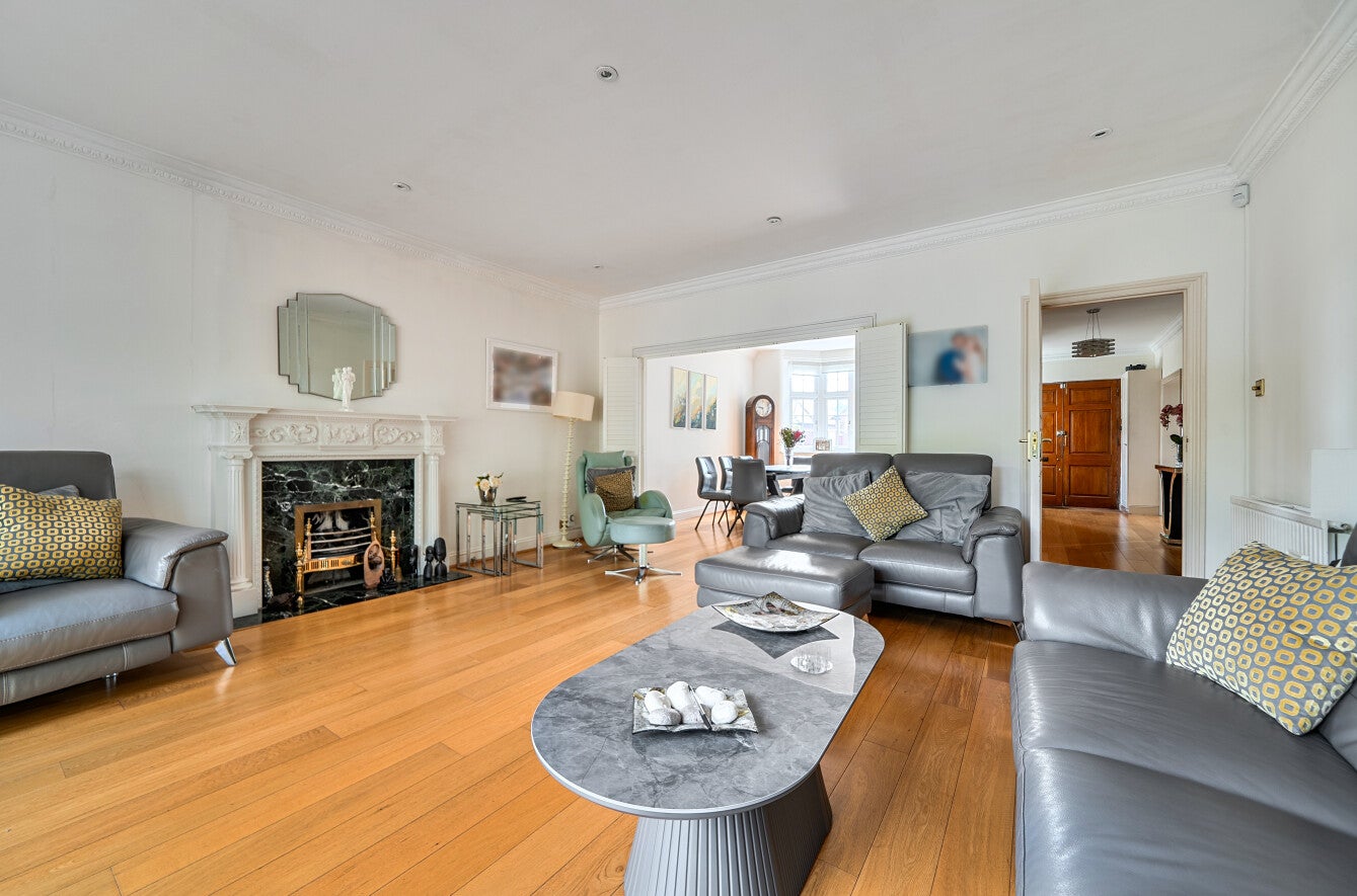 House Greenway Close in Greater London