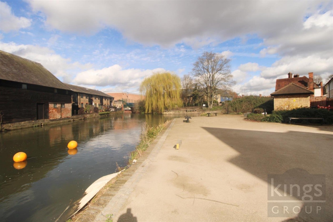 Flat Maidenhead Yard in East Hertfordshire