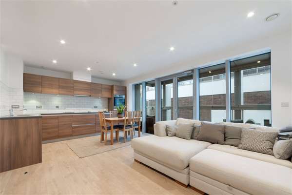 Flat Barking Road in Greater London