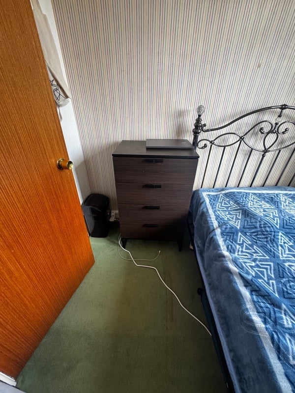Room Merrimans Road in Bristol