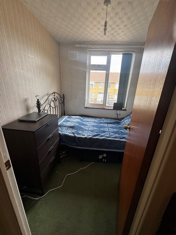 Room Merrimans Road in Bristol