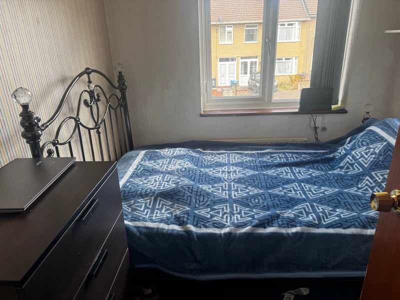 Room Merrimans Road in Bristol