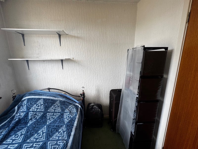 Room Merrimans Road in Bristol