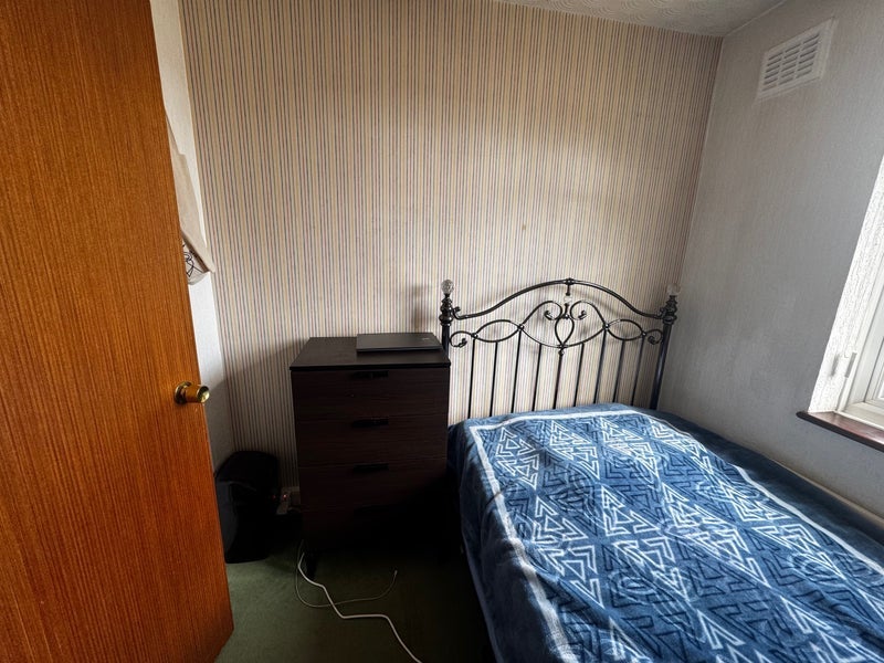 Room Merrimans Road in Bristol