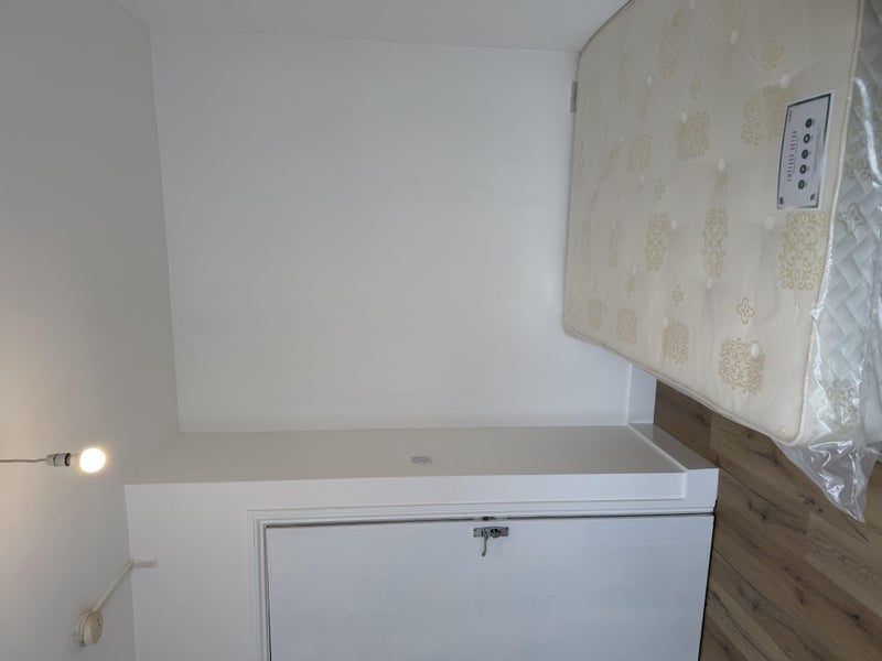 Room Downsell Road in Greater London