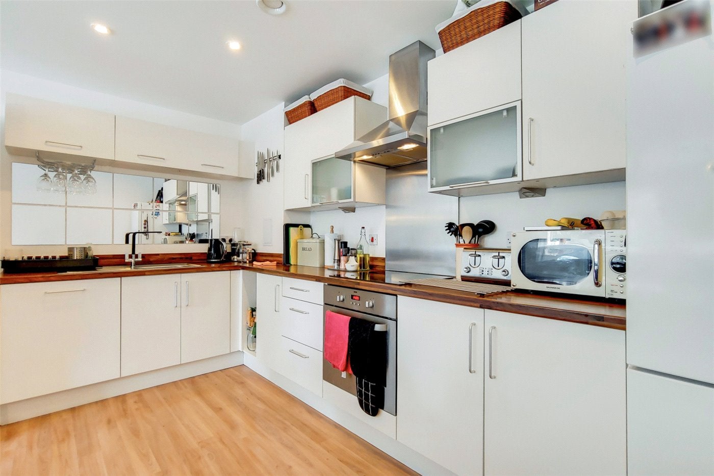 Flat Douro Street in Greater London