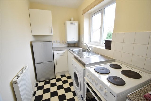 Flat Gladstone Road in Greater London