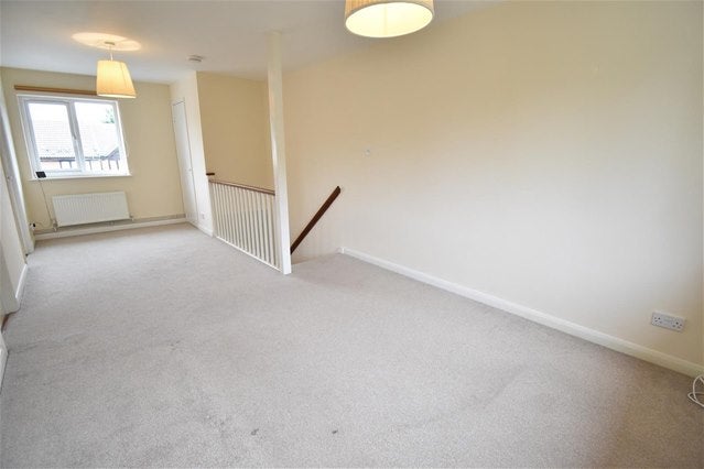 Flat Gladstone Road in Greater London