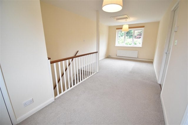 Flat Gladstone Road in Greater London
