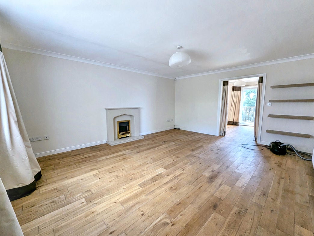 Flat Greenwood Avenue in Burnhope