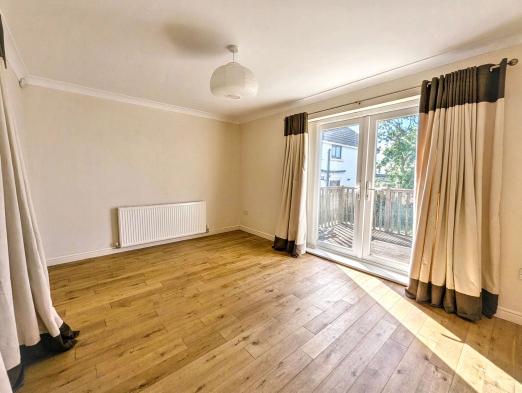Flat Greenwood Avenue in Burnhope