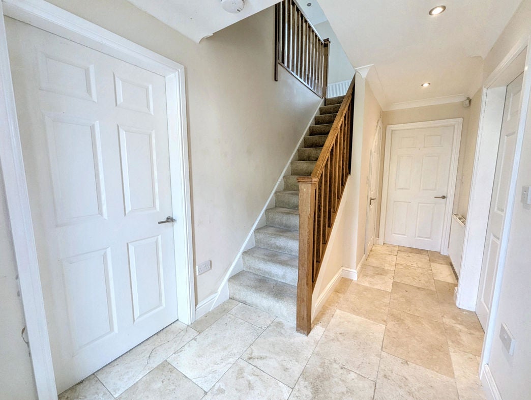 Flat Greenwood Avenue in Burnhope
