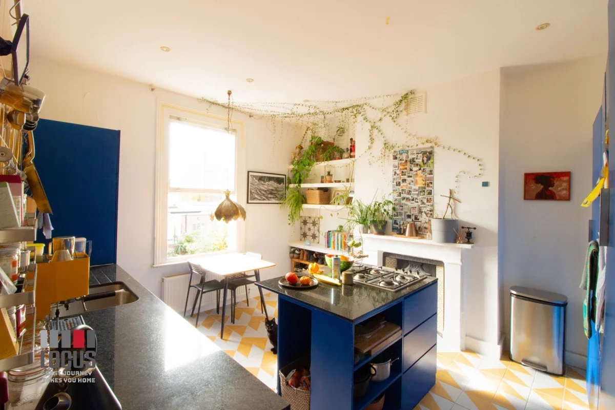 Flat Farleigh Road in Greater London