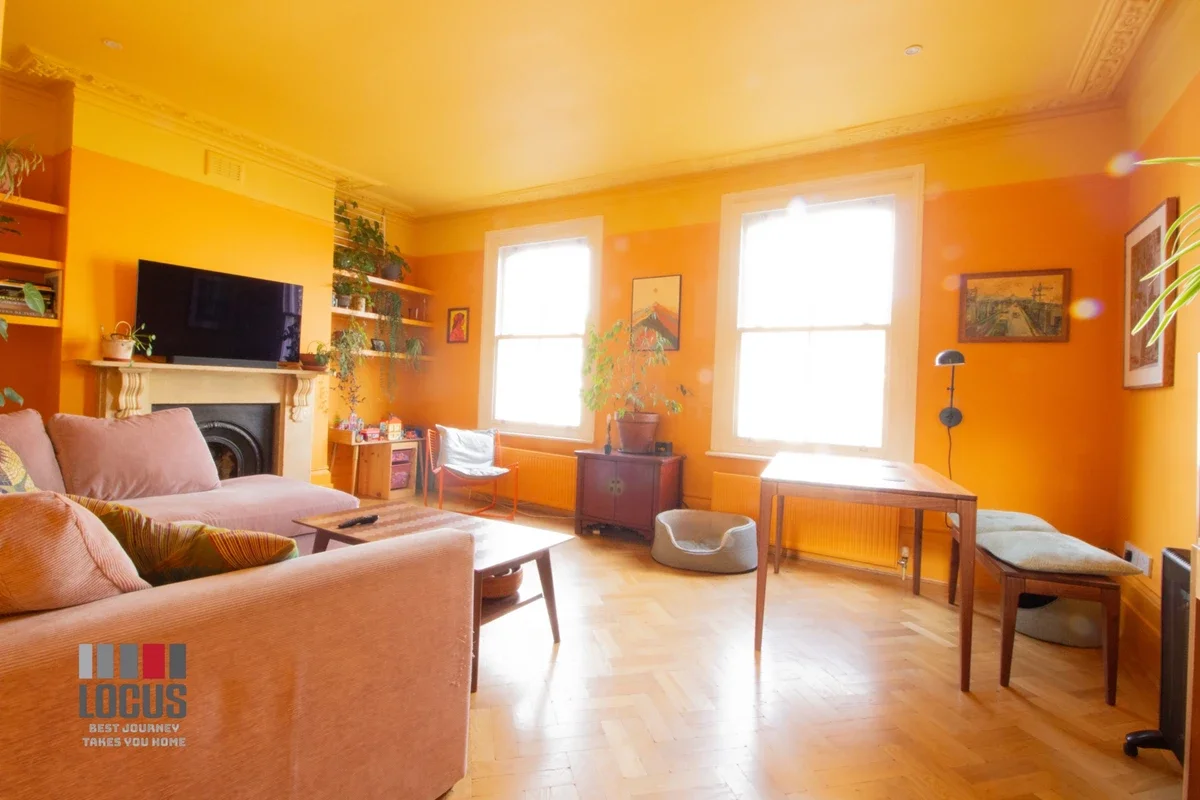 Flat Farleigh Road in Greater London