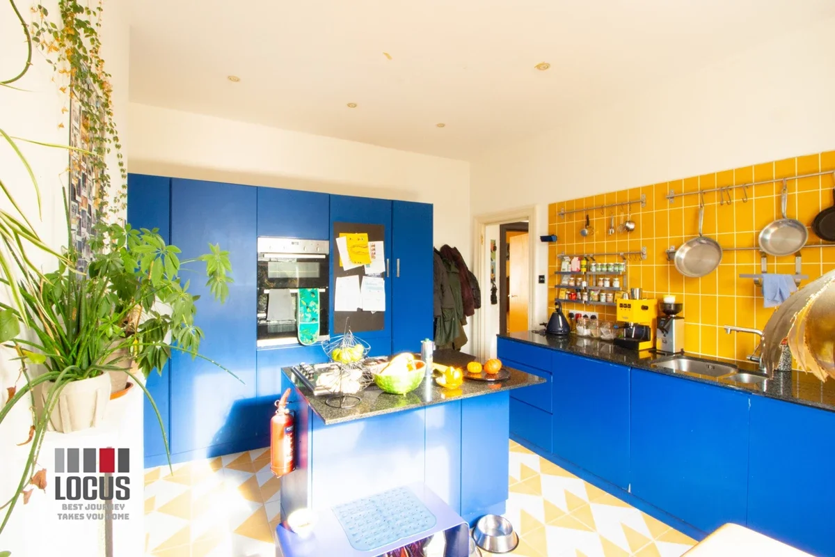 Flat Farleigh Road in Greater London
